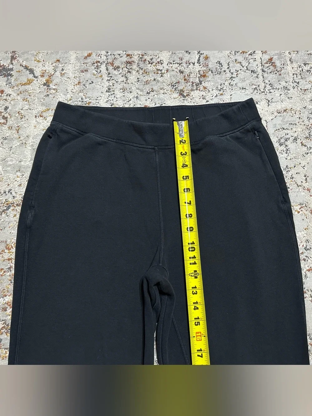 LULULEMON free to roam black joggers size 12
